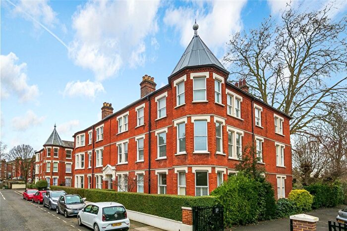 4 Bedroom Flat For Sale In Balmoral Mansions, Clevedon Road, East Twickenham, TW1