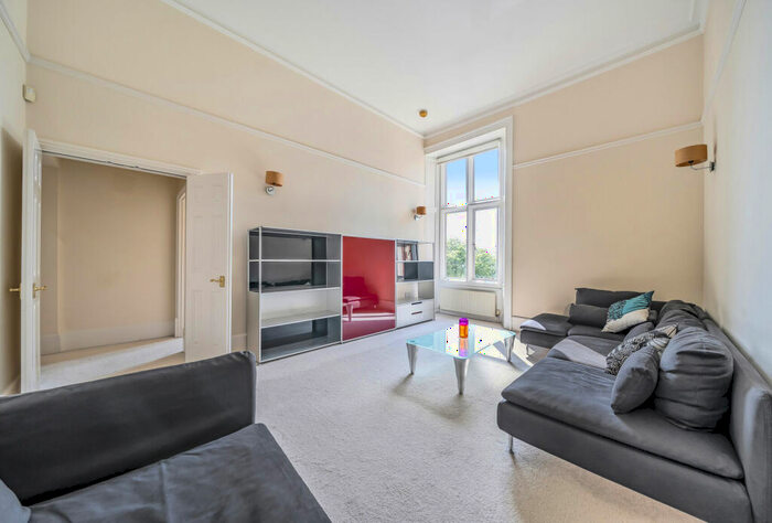 1 Bedroom Apartment For Sale In Royal Earlswood Park, Redhill, Surrey, RH1