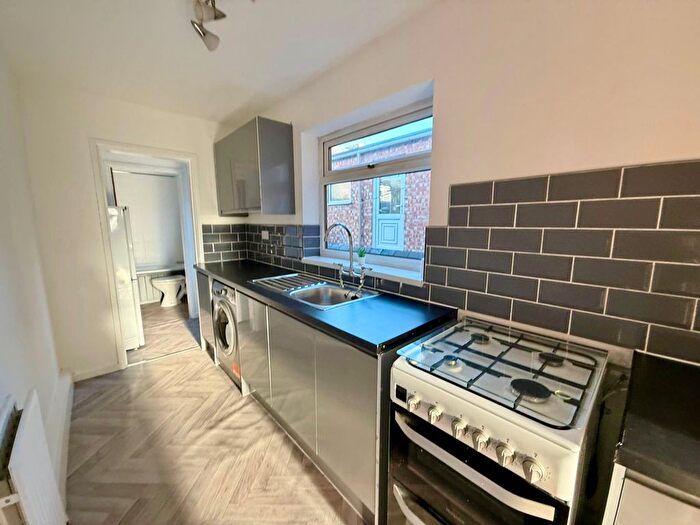 2 Bedroom Property To Rent In Brixton Road, Nottingham, NG7