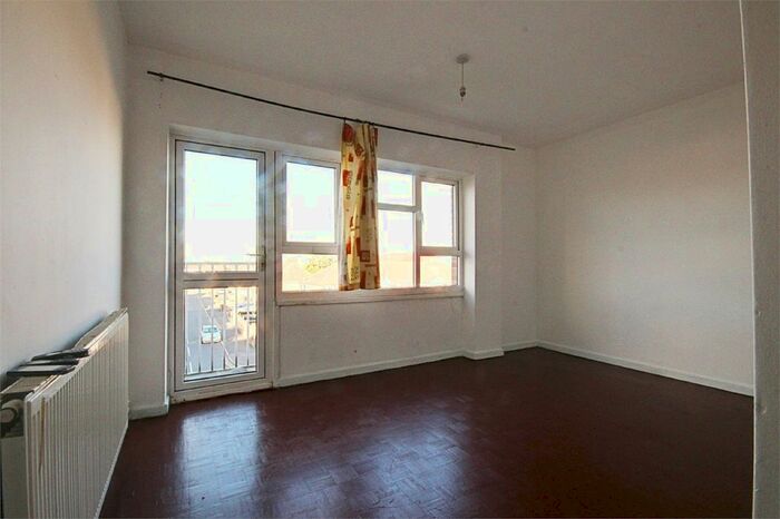 3 Bedroom Flat To Rent In Hoe Lane, Enfield EN3