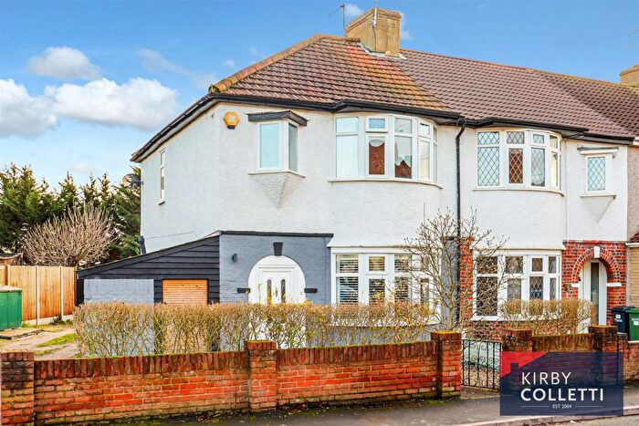 3 Bedroom End Of Terrace House To Rent In Kenning Road, Hoddesdon, EN11