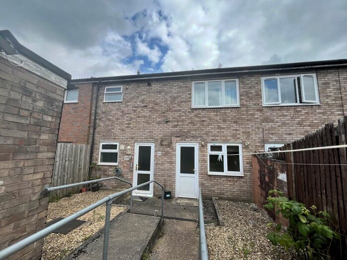 3 Bedroom Semi-Detached House To Rent In Gaer Vale, NP20