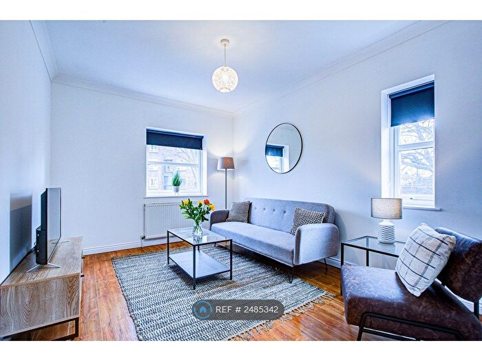 2 Bedroom Flat To Rent In Tall Tree Court, Romford, RM1