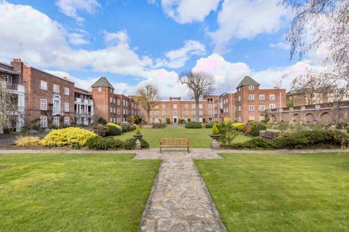 1 Bedroom Flat To Rent In St. Andrews Square, Surbiton, KT6