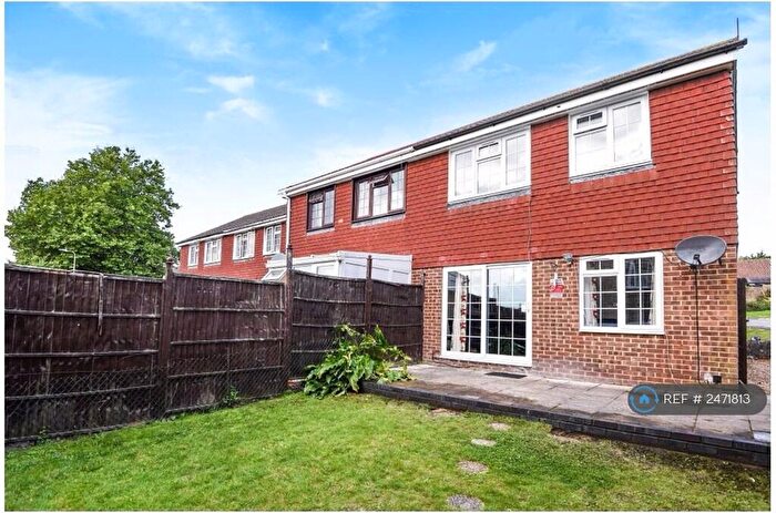 3 Bedroom Semi-Detached House To Rent In Yew Tree Rise, Reading, RG31