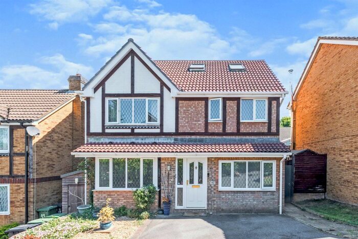 5 Bedroom Detached House For Sale In The Crofts, Hatch Warren, Basingstoke, RG22