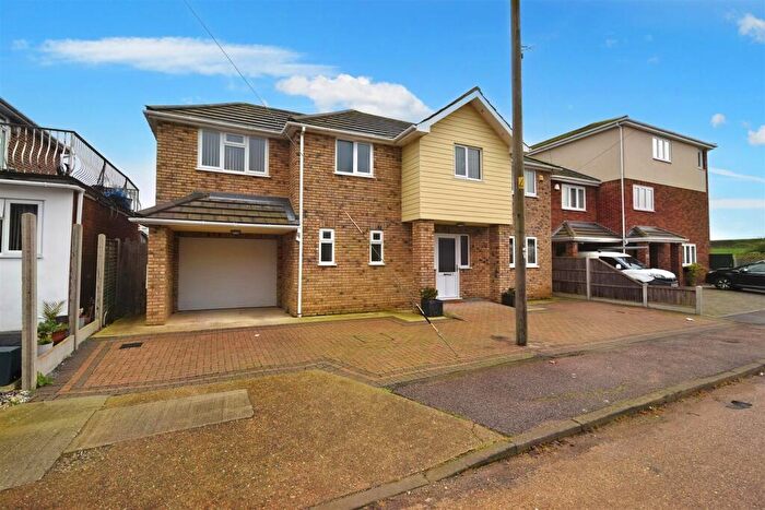 4 Bedroom Detached House For Sale In Chapman Road, Canvey Island, SS8