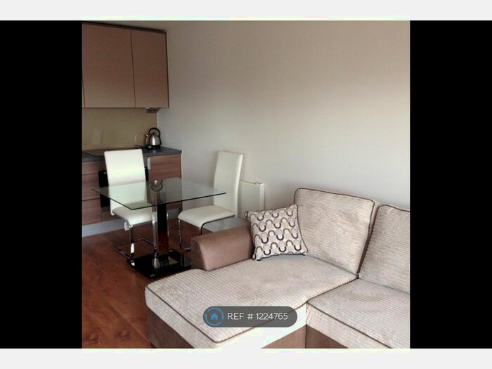 Studio To Rent In Ellyson House, London, NW9