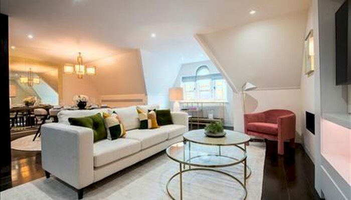 2 Bedroom Flat To Rent In Duke Street, London, W1K