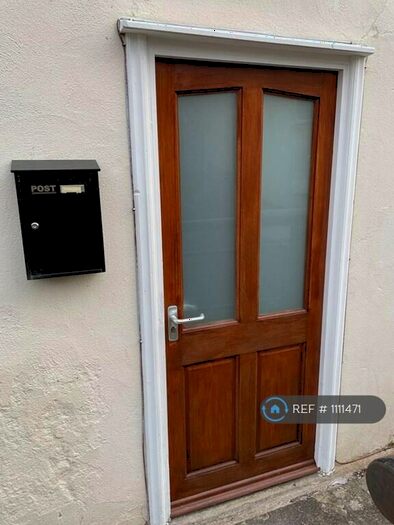 2 Bedroom Flat To Rent In South Street, Yeovil, BA20