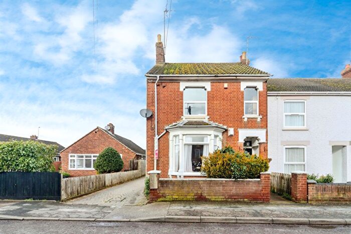 3 Bedroom End Terrace House For Sale In Theydon Avenue, Woburn Sands, Milton Keynes, MK17