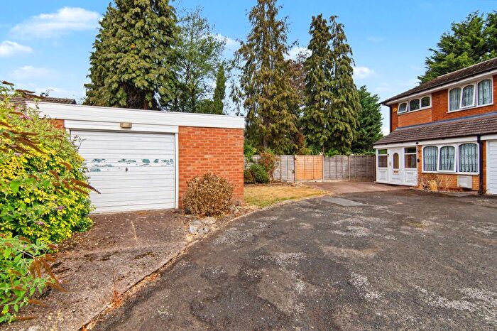 3 Bedroom Semi-Detached House For Sale In Chimes Close, Birmingham, B33