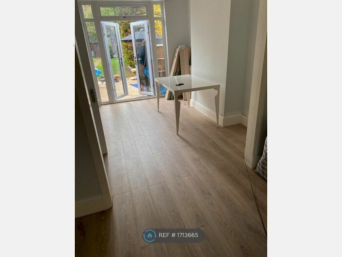 3 Bedroom Terraced House To Rent In Rom Crescent, Romford, RM7