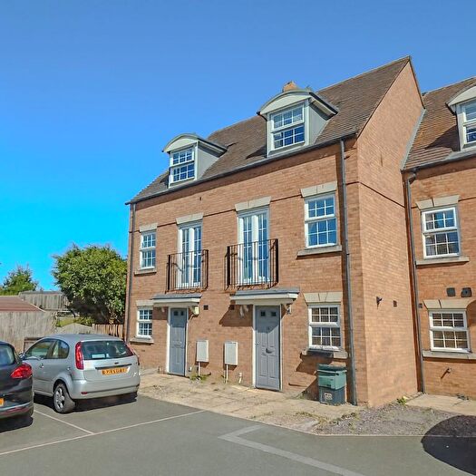 3 Bedroom Town House To Rent In Swinton Close, York, YO30