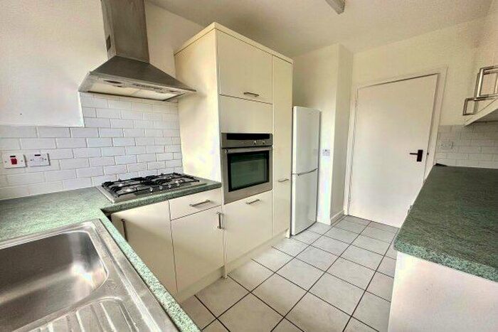 2 Bedroom Maisonette To Rent In Southborough Lane, Bromley, BR2