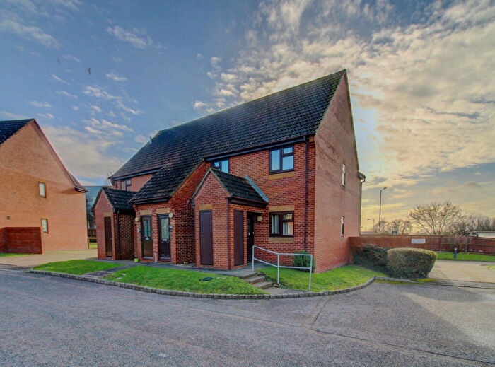 2 Bedroom Apartment For Sale In Lansdowne Way, High Wycombe, Buckinghamshire, HP11