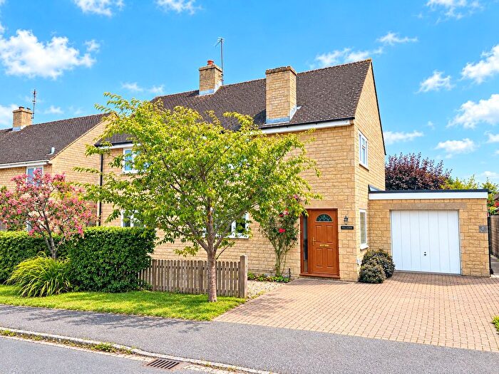 4 Bedroom Detached House For Sale In Shipton-Under-Wychwood, OX7