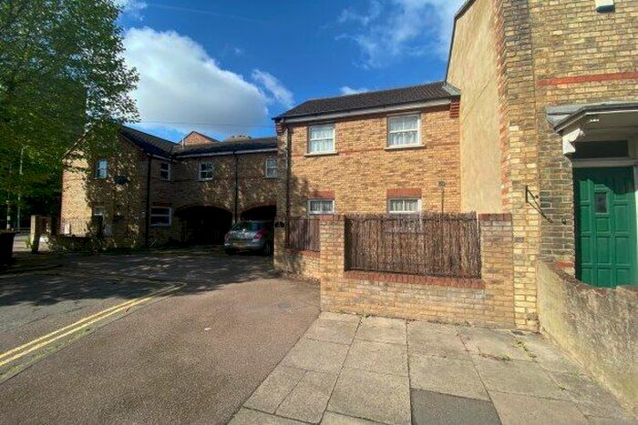 2 Bedroom Property To Rent In Garfield Street, Bedford, MK41