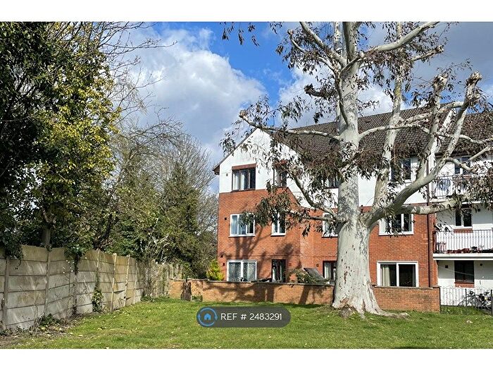 2 Bedroom Flat To Rent In Kingfisher Court, Hounslow, TW3