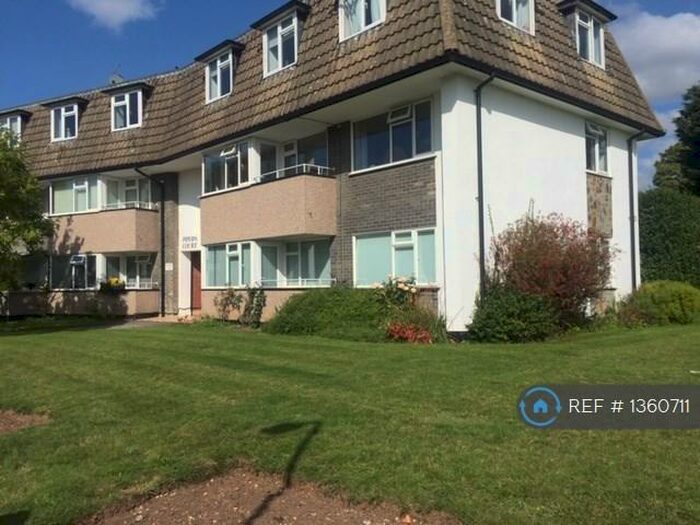 2 Bedroom Flat To Rent In The Fairway, Burnham, Slough, SL1