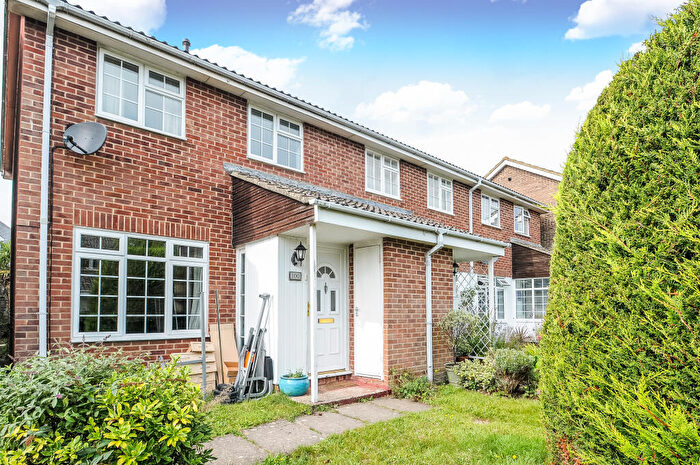 3 Bedroom Semi-Detached House To Rent In Samber Close, Lymington, SO41