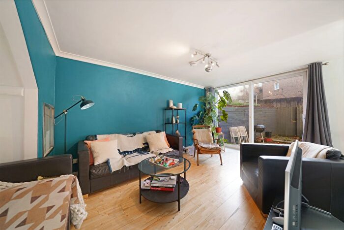 3 Bedroom Flat For Sale In Burlington Close, London, W9