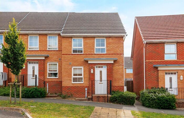 3 Bedroom End Of Terrace House For Sale In Chain Free Home - Godric Road, Newport, PO30