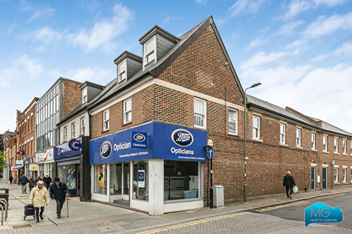 2 Bedroom Apartment To Rent In High Street, High Barnet, Hertfordshire, EN5