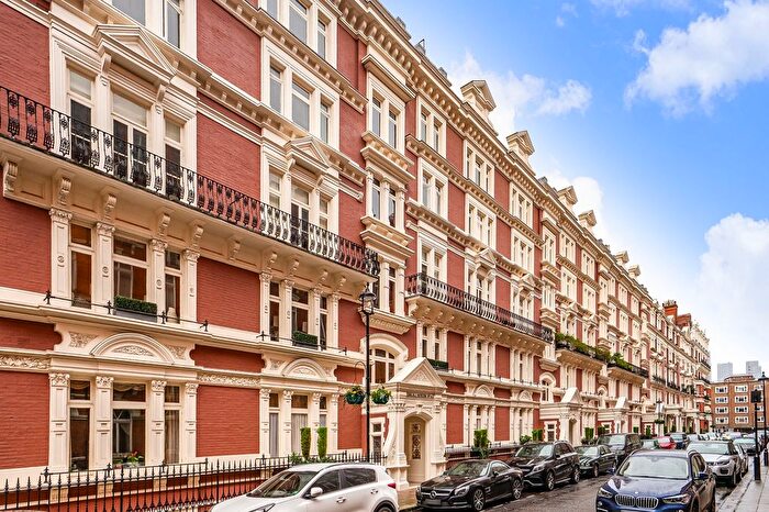 3 Bedroom Flat To Rent In Carlisle Mansions, Carlisle Place, SW1P