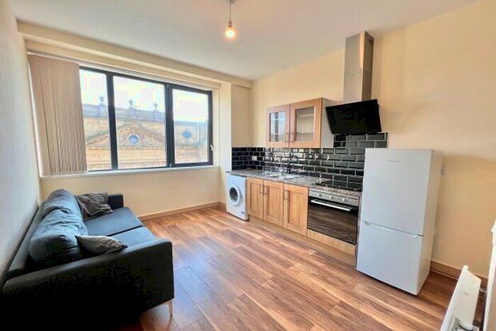 1 Bedroom Flat To Rent In Southgate House, Halifax, HX1