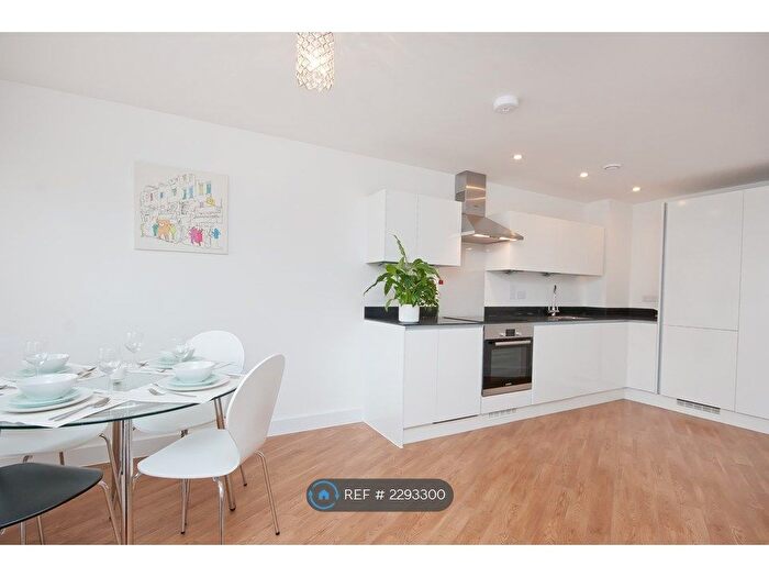 2 Bedroom Flat To Rent In Mildmay Avenue, London, N1