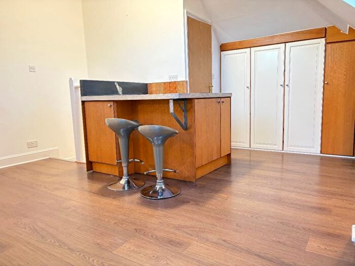 Studio To Rent In Very Near Gunnersbury Crescent Area, Acton Town, W3