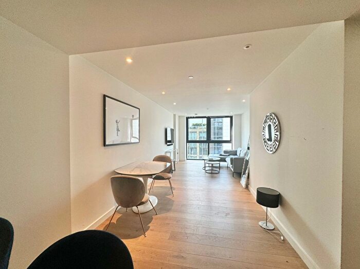 2 Bedroom Flat To Rent In Emery Way, London, E1W