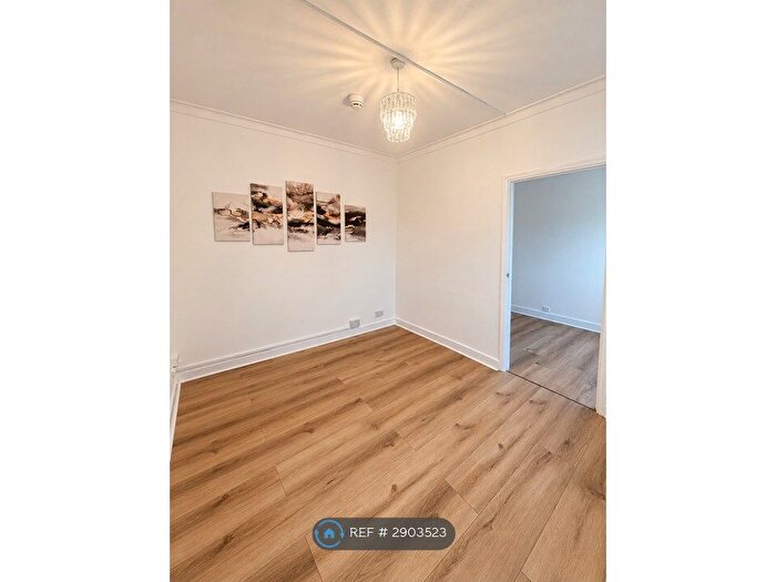 1 Bedroom Flat To Rent In Hook Road, Surbiton, KT6