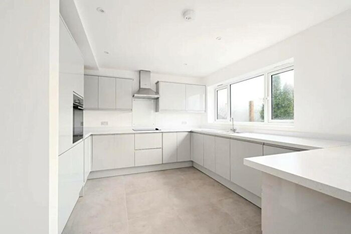 4 Bedroom Semi-Detached House To Rent In Shawbrooke Road, SE9