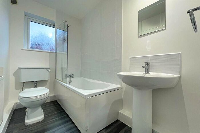 2 Bedroom Apartment For Sale In Windsor Court, Ashton Lane, Sale, M33