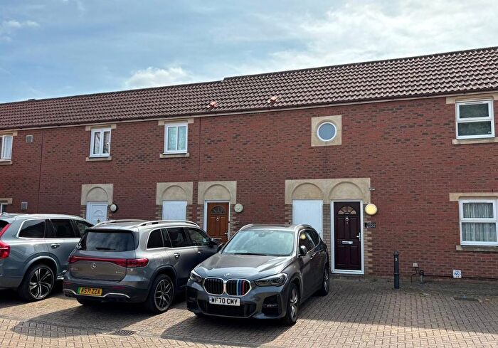 2 Bedroom Flat For Sale In Routh Court, Feltham, Middlesex, TW14