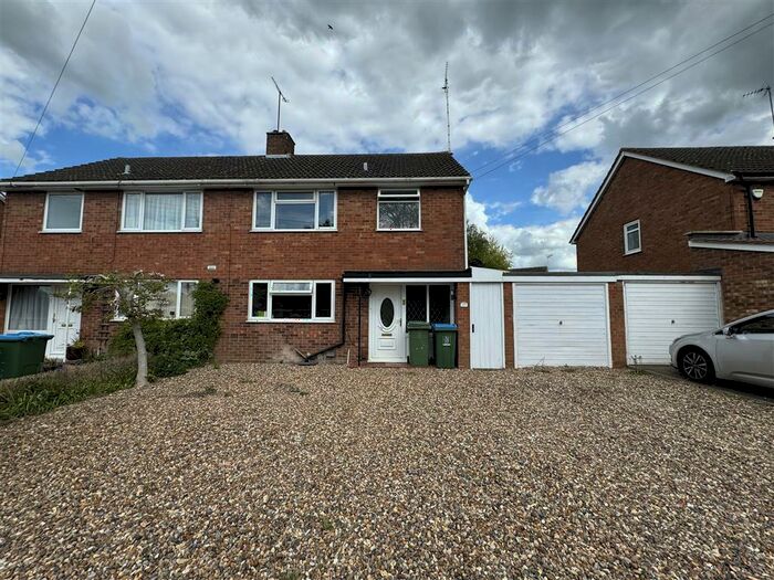 3 Bedroom House To Rent In Ingram Avenue, Aylesbury, HP21