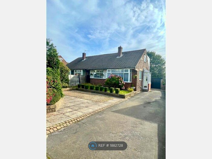 4 Bedroom Semi-Detached House To Rent In Chatsworth Fall, Pudsey, LS28