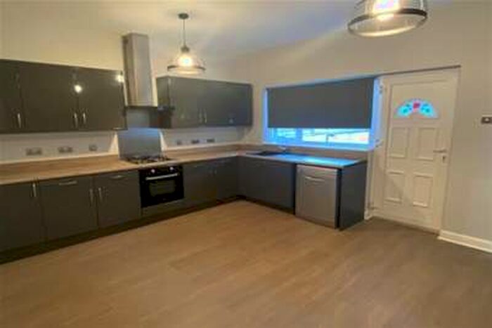 3 Bedroom House To Rent In Radcliffe Road, Bentley, DN5