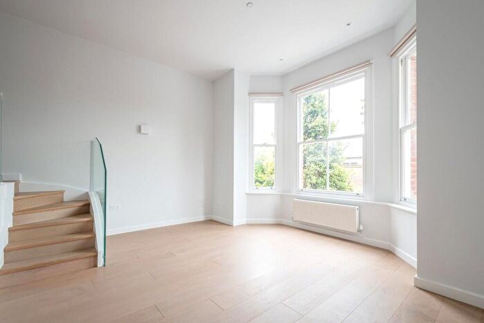1 Bedroom Apartment To Rent In Compayne Gardens, London, NW6