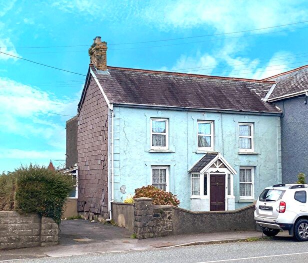 4 Bedroom Semi-detached Villa For Sale In Plasmarl, Clynderwen, SA66