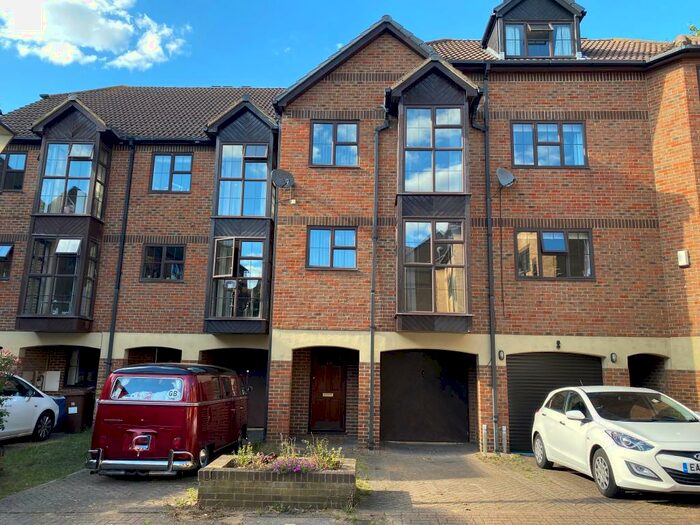 3 Bedroom Property To Rent In Rochester, ME1