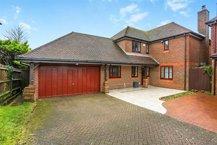 5 Bedroom Detached House To Rent In Hawthorn Close, Banstead, SM7