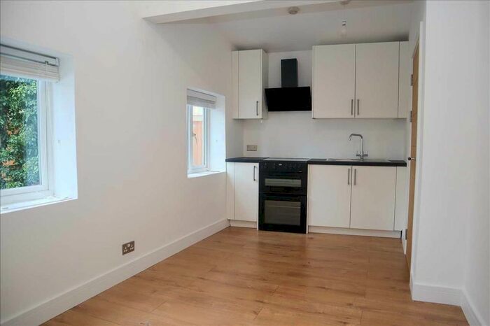 1 Bedroom Flat To Rent In Fryston Avenue, Coulsdon, CR5