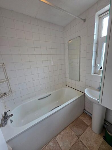 2 Bedroom Flat To Rent In Bower Street, London, E1
