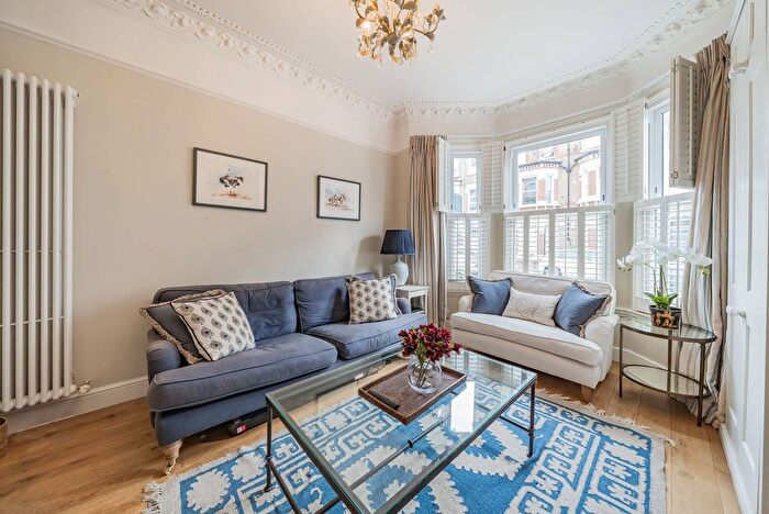 1 Bedroom Flat To Rent In Tremadoc Road, Clapham High Street, London, SW4