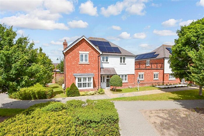 5 Bedroom Detached House For Sale In Regent Way, Kings Hill, Kent, ME19