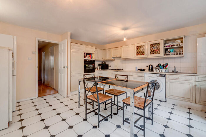 4 Bedroom Terraced House To Rent In Rotterdam Drive, Cubitt Town, E14