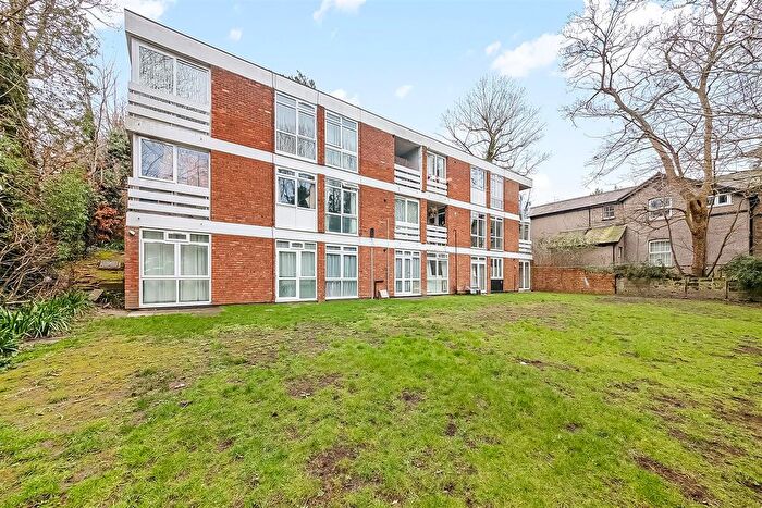 1 Bedroom Flat For Sale In The Pines, Purley, CR8